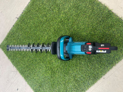 Makita UH006GZ 40v Hedge Trimmer 600mm XGT Ex Demo