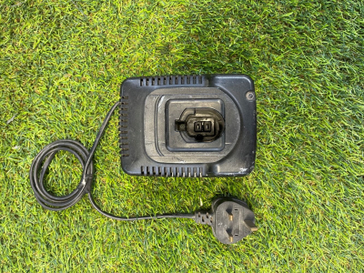 DeWalt DE9107 240v Battery Charger Ex Fleet